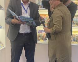 Директор издательства «Адукацыя і выхаванне» Валентин Янович Новогродский представил иностранным и белорусским журналистам значимые проекты издательства Директор издательства «Адукацыя і выхаванне» Валентин Янович Новогродский представил иностранным и белорусским журналистам значимые проекты издательства